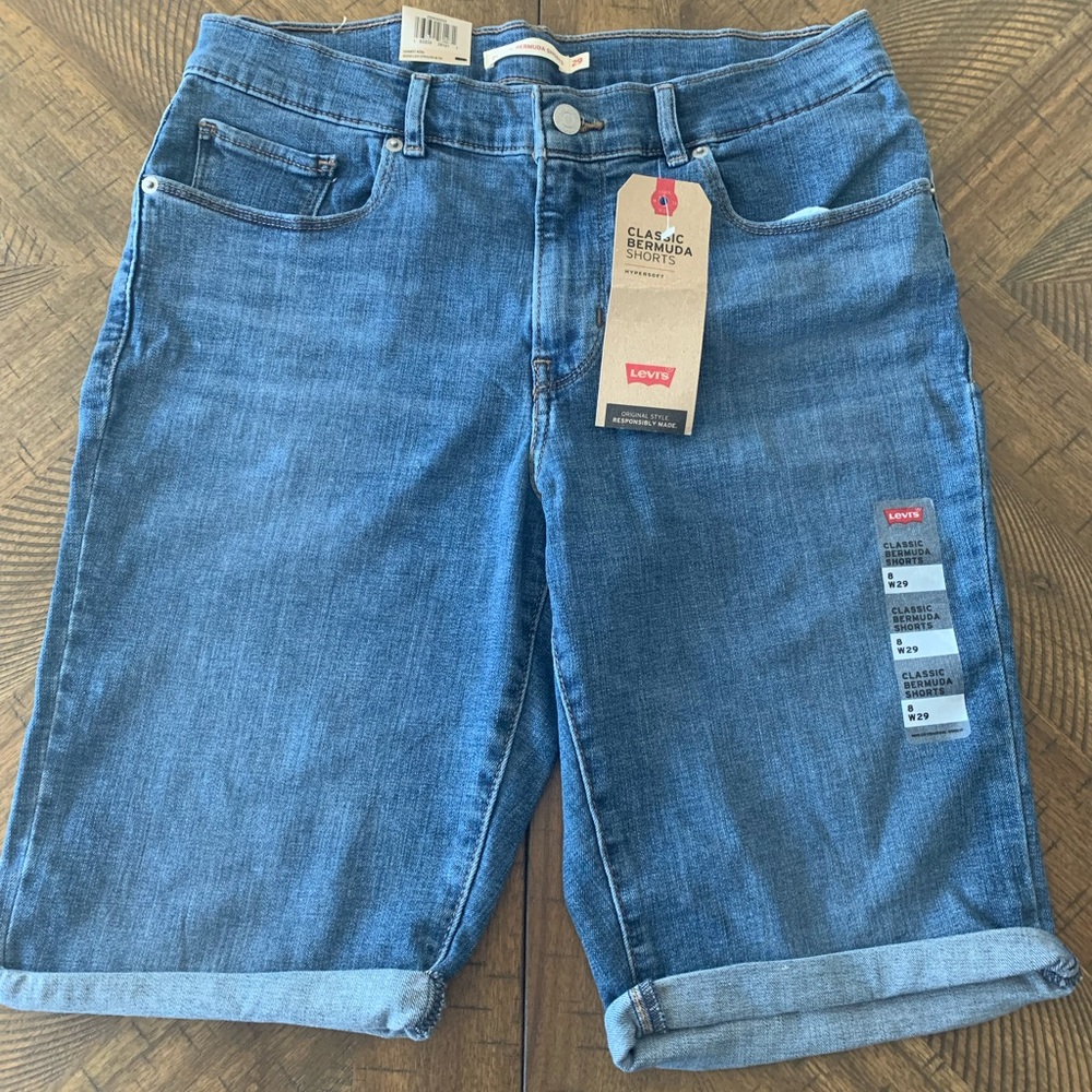Levi’s classic Bermuda jean shorts, size 8 W29 NWT